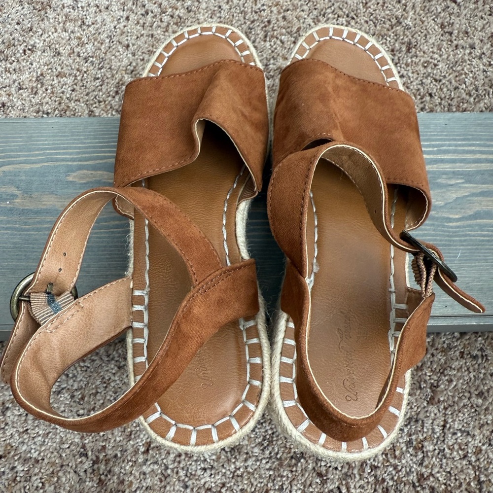 Women's Platform Sandals - Picture 5 of 6